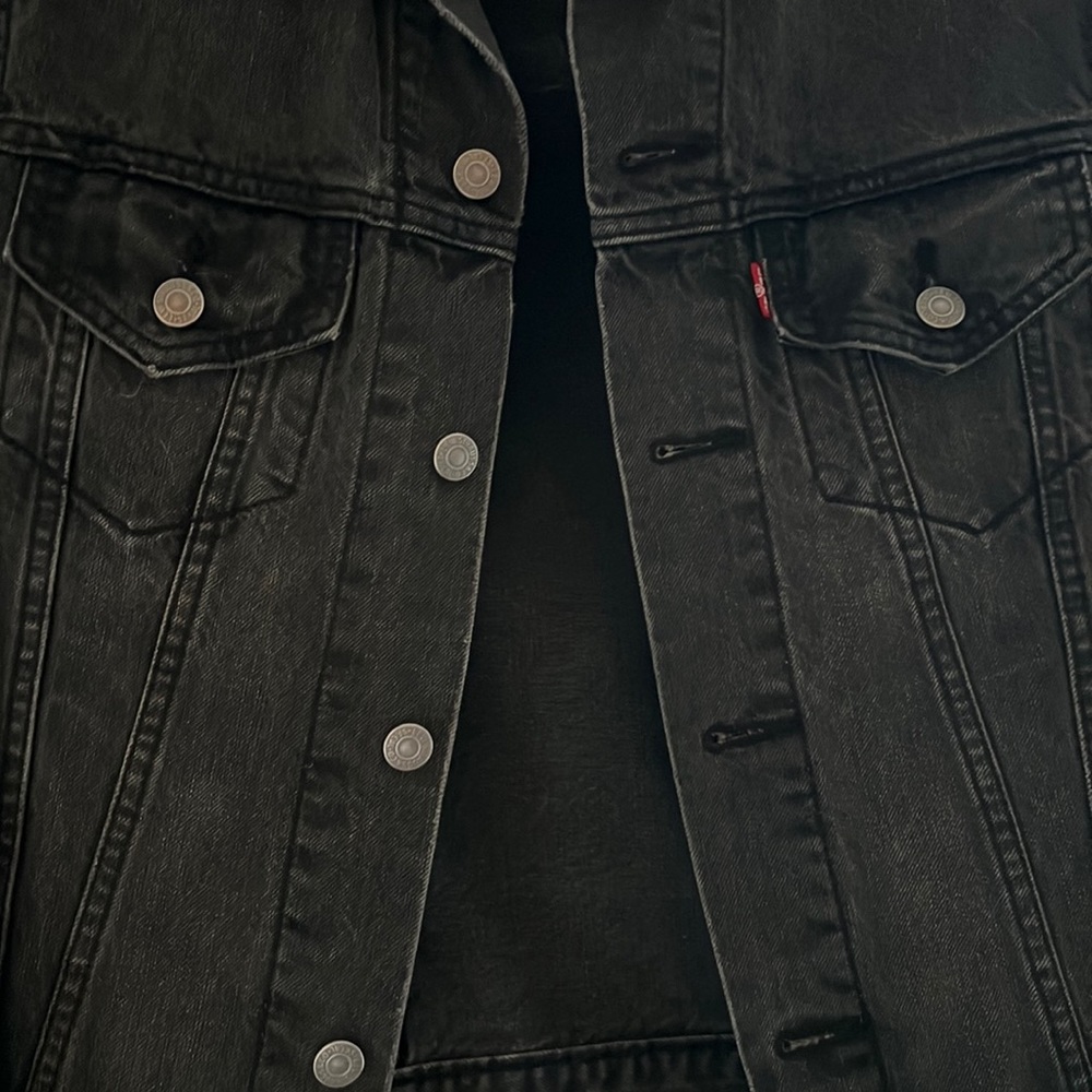 Levi’s Trucker Jacket. Charcoal gray. Size XS.